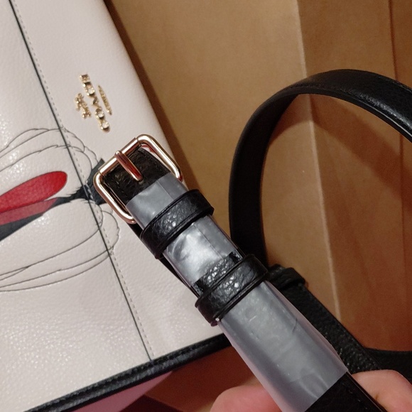 Coach White and Black Tote Bag Last Price 400$ - Picture 6 of 7